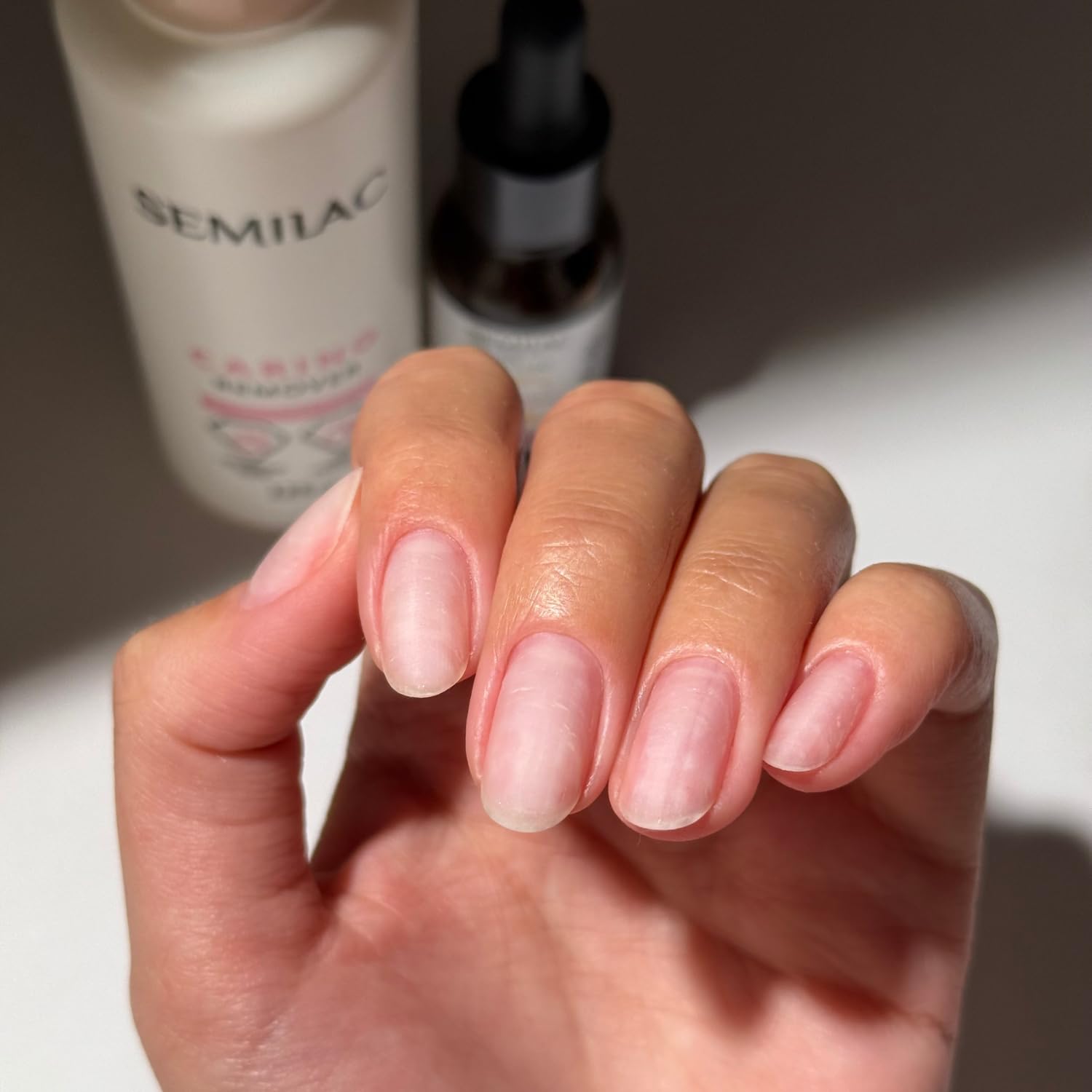Semilac Caring Remover 125 ml - Acetone-Free Nail Polish Remover with Macadamia & Castor Oil, Nourishes Nails & Cuticles, Gentle & Effective with Strawberry Fragrance
