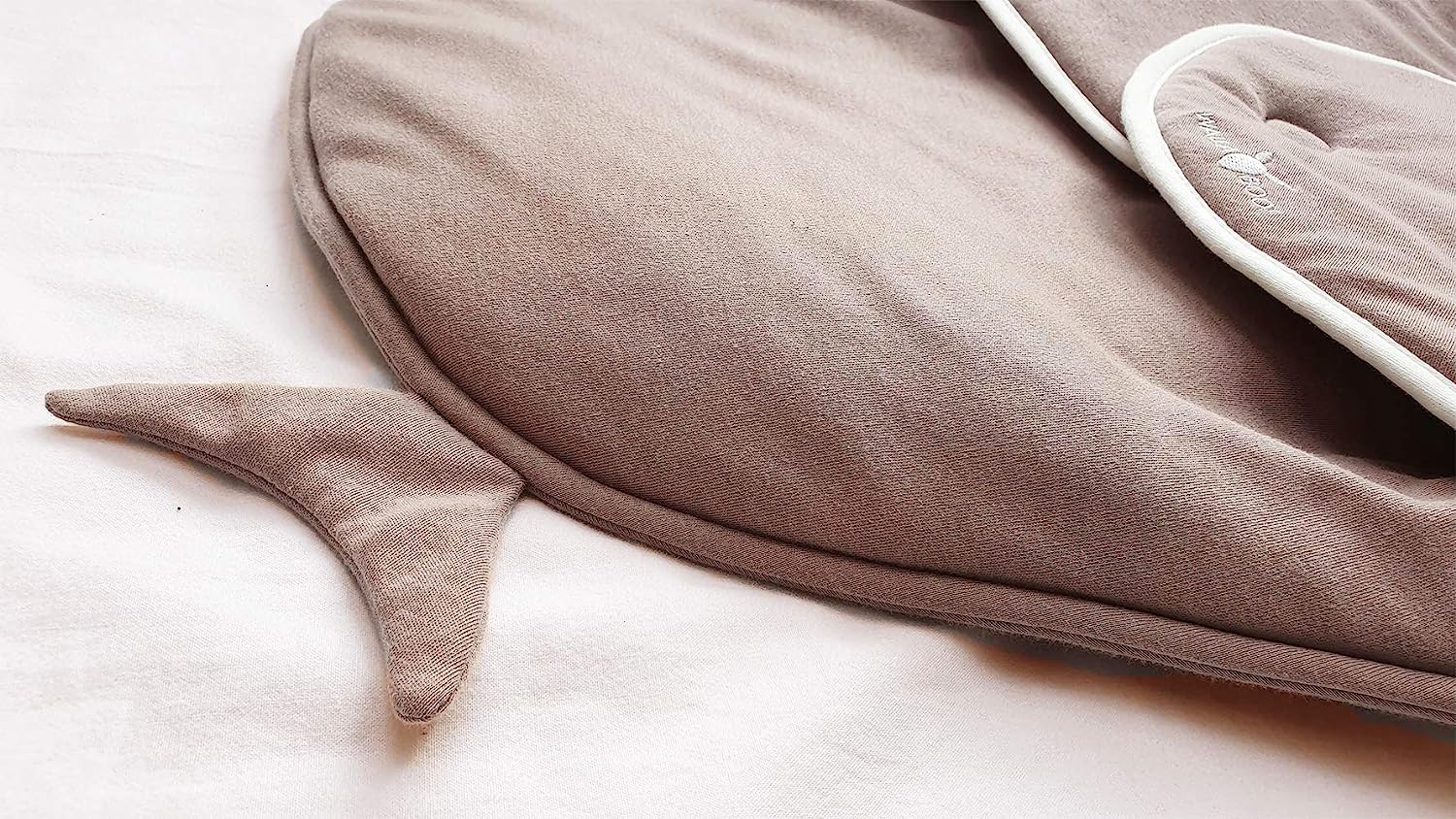 Wallaboo Universal Swaddling Blanket for Baby Seat, Car Seat, for Prams, Buggies, Cots, Beautiful Flower Shape, Cotton, 90 x 70 cm, 0-12 Months, Colour: Taupe