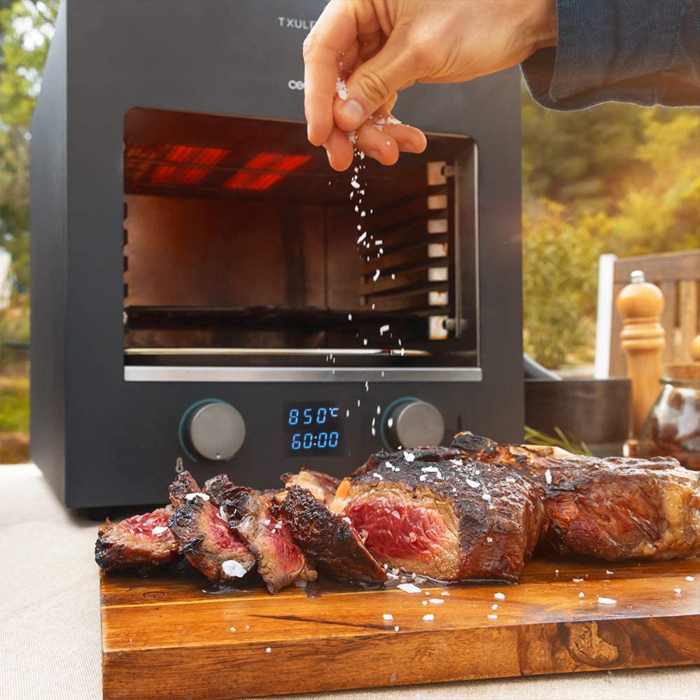 Cecotec Txuletaco 8000 Inferno. Up to 850 °C, 2200 W Power, Cast Iron Grill, Stone and Pizza Bowl, 2 Fat Drip Trays, Adjustable Temperature, Digital Kitchen Thermometer