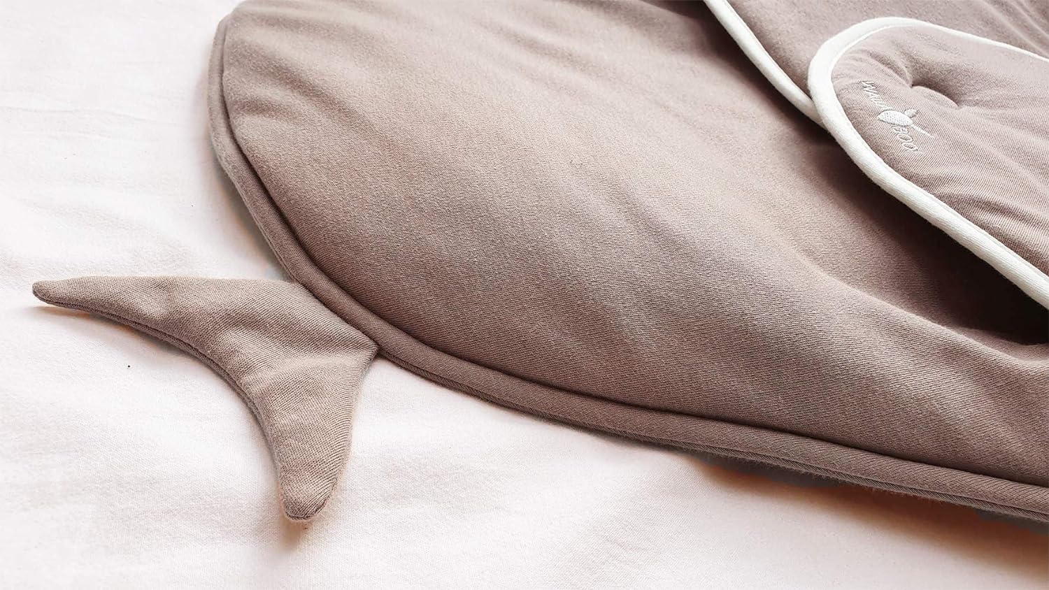 Wallaboo Universal Swaddling Blanket for Baby Seat, Car Seat, for Prams, Buggies, Cots, Beautiful Flower Shape, Cotton, 90 x 70 cm, 0-12 Months, Colour: Taupe