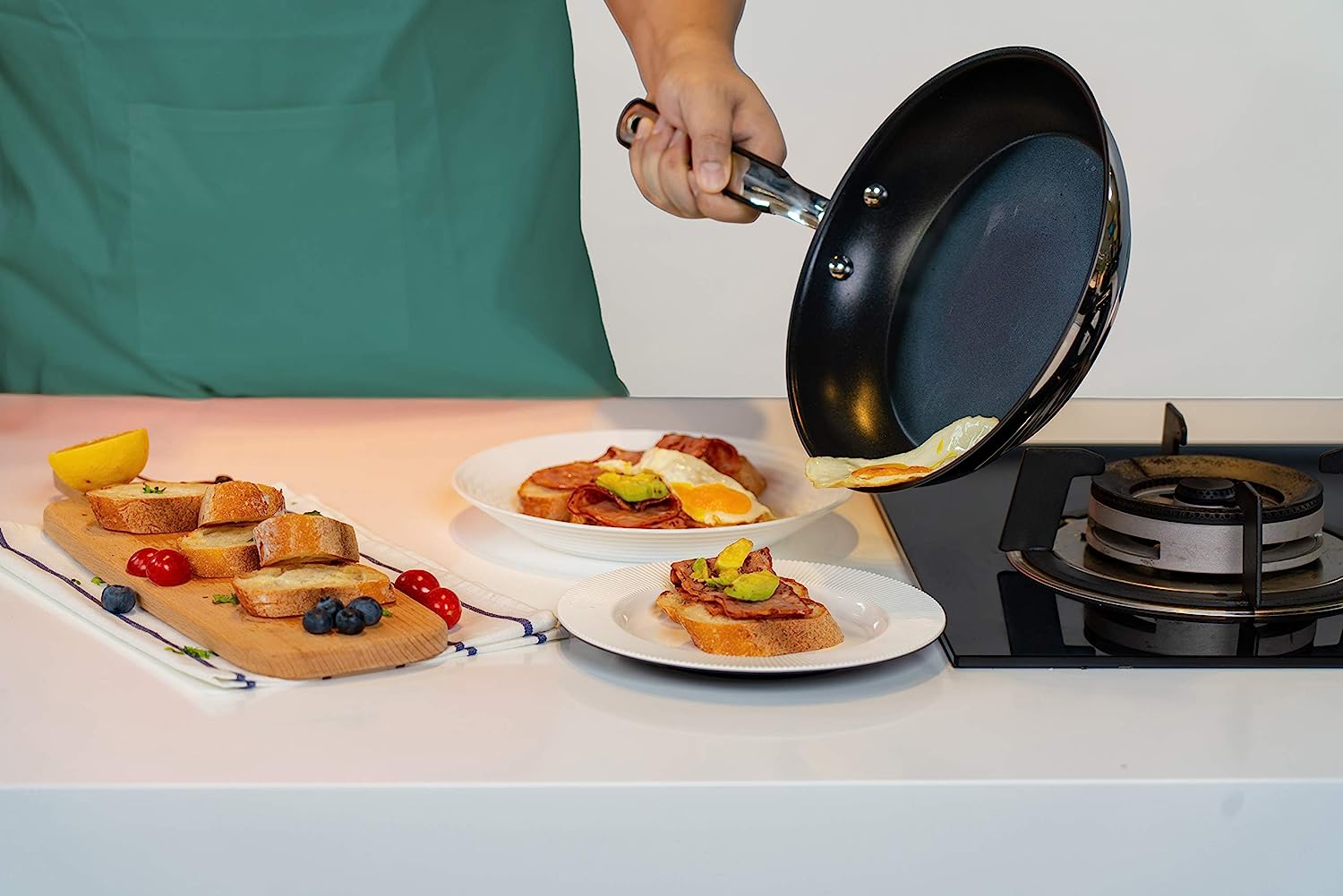 AmazonBasics Amazon Basics stainless steel non-stick frying pan, induction safe, with comfortable handle - 20 cm