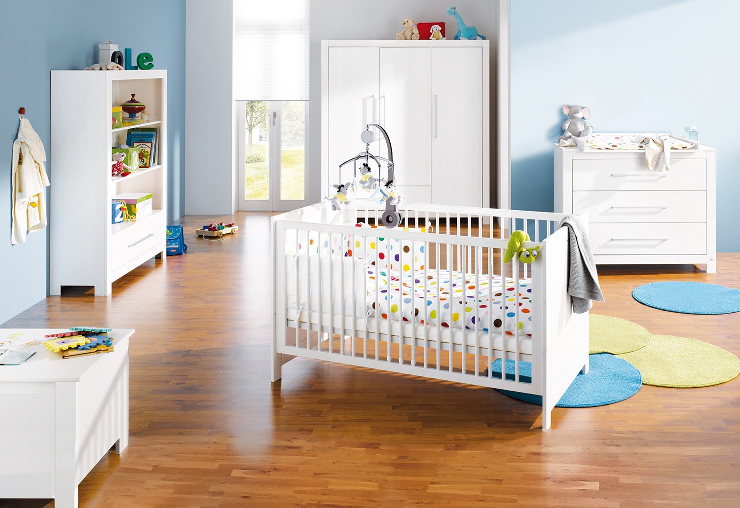 Pinolino Children\'s Bedroom Furniture Puro Wide Large 3 Panel Split Set, Cot Bed (140 x 70 cm), Changing Table With Changing Top and Large Wardrobe, Solid Pine White Glaze (Item No. 10 16 48 BG)