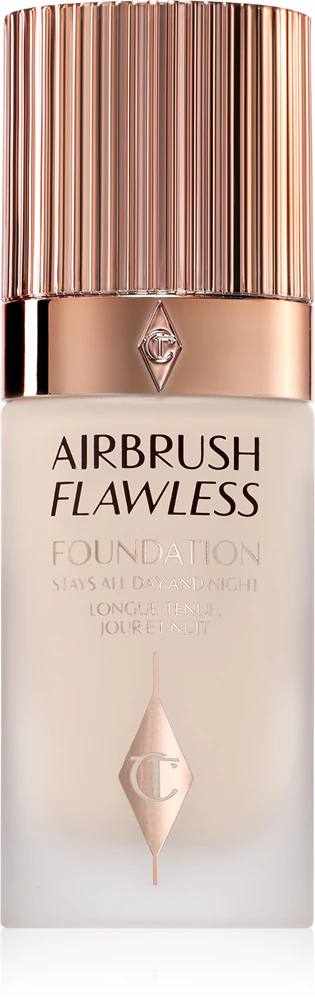 Charlotte Tilbury Airbrush Flawless Make-up with high coverage and matte effect