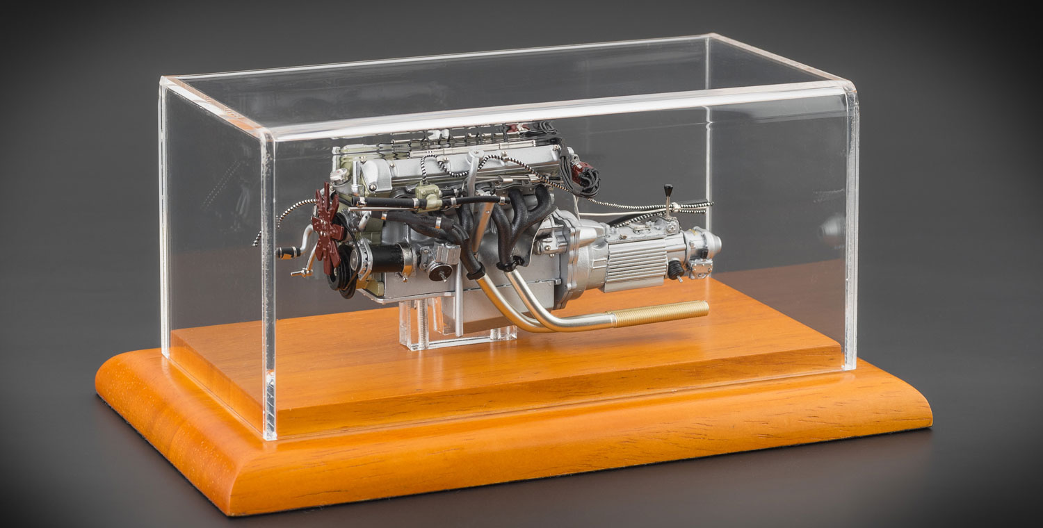 CMC Aston Martin Db Gt Engine With Showcase