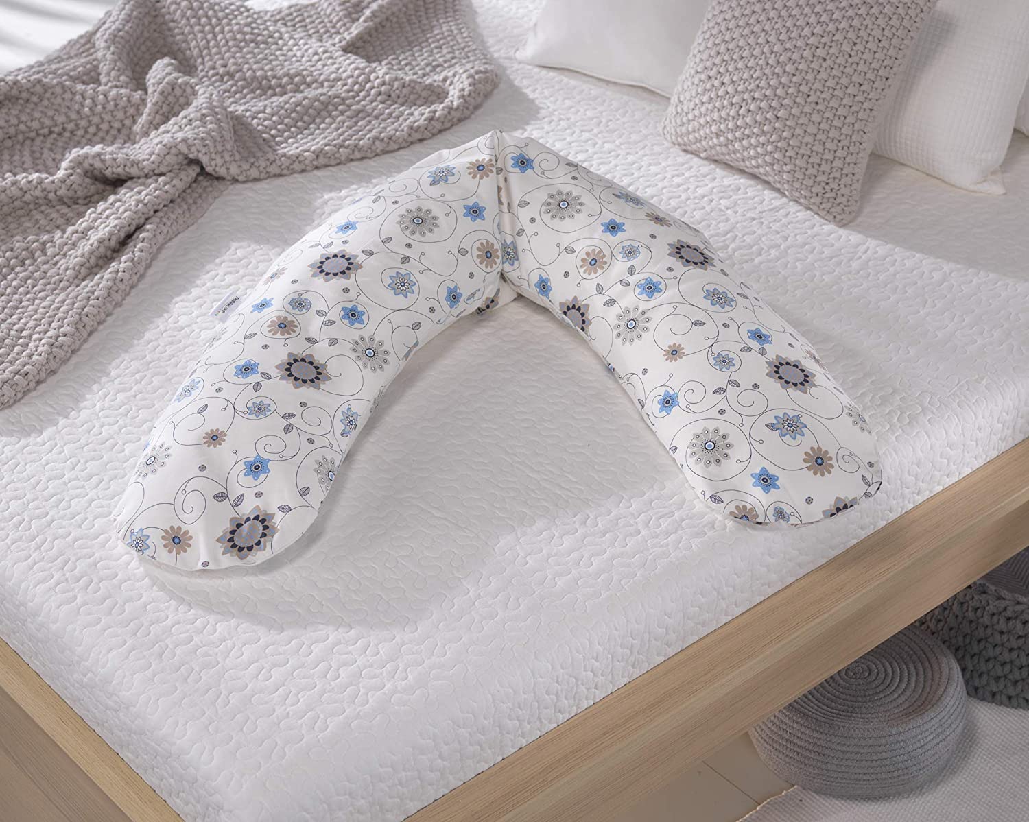 Theraline Comfort Nursing Pillow Filled with Sand-Fine Micro Beads Includes Outer Cover \"Big Stars Pink\" 180 cm