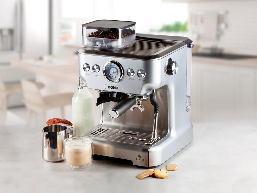 Domo Espresso machine with grinder for 250g whole beans, 2.7 Ltr. water tank DO725K