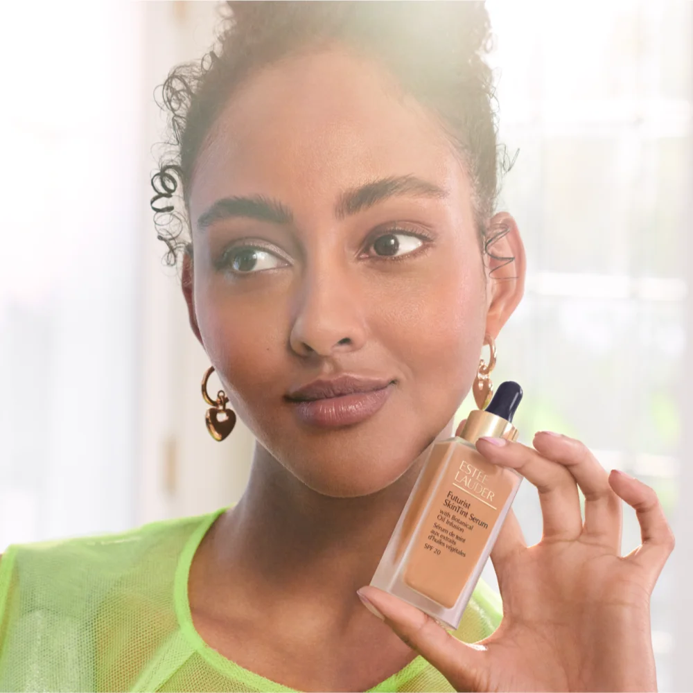 Estée Lauder Futurist SkinTint Serum Foundation With Botanical Oil Infusion SPF 20 nourishing make-up foundation SPF 20 Farbton 4N2 Spiced Sand 30 ml
