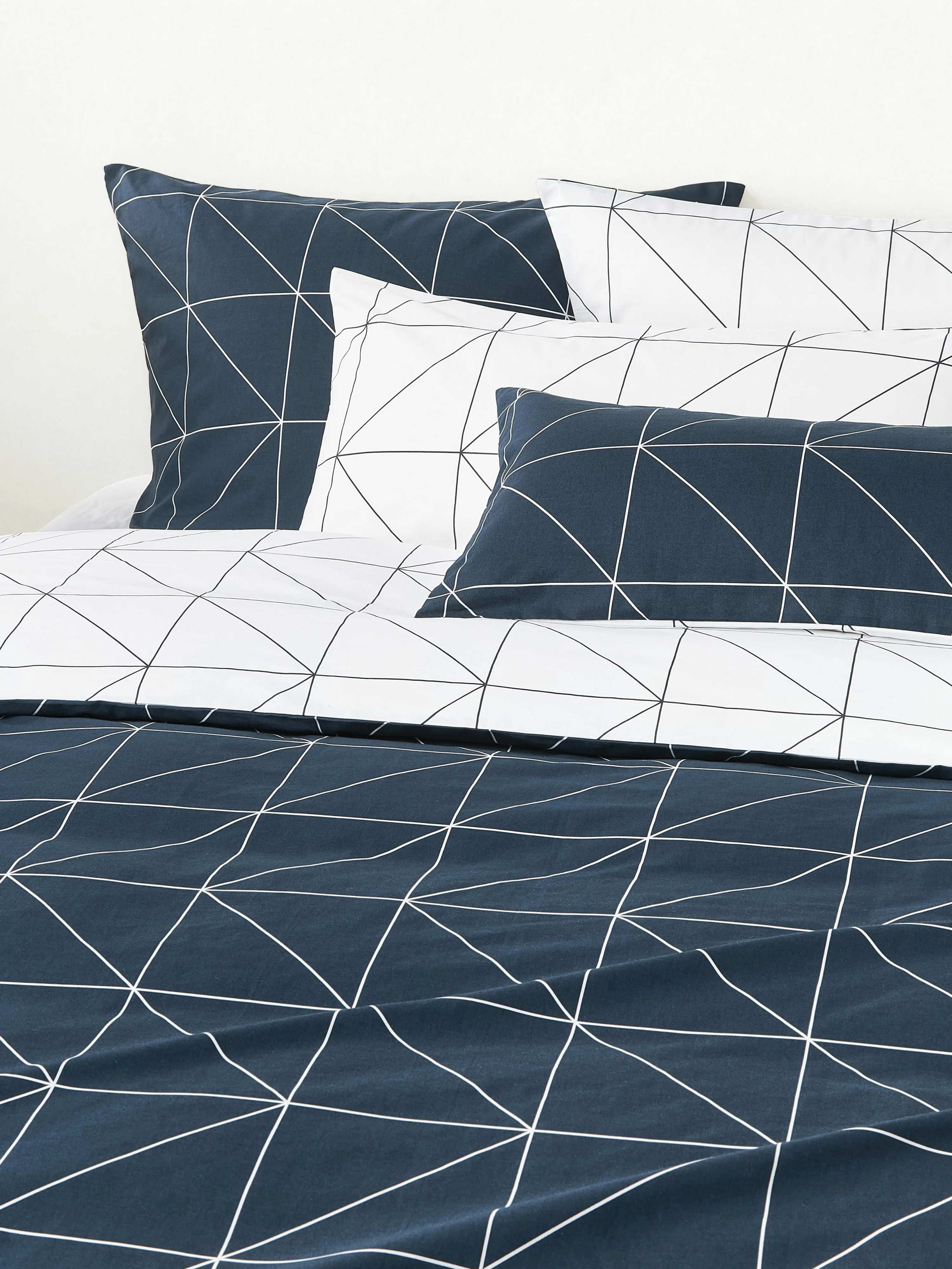 Westwing Collection Patterned cotton duvet cover Marla, White, Dark blue