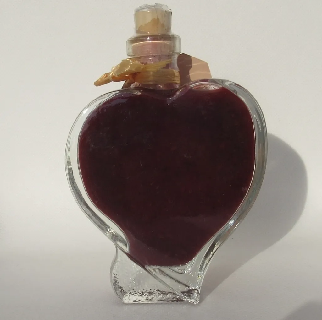 Calemino Gift heart Amore blackberry vinegar with 50% fresh blackberries 100ml Valentine's Day