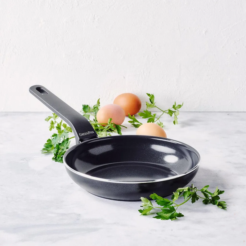 GreenPan Essence 28 cm black frying pan, PFAS-free stainless steel, dishwasher safe