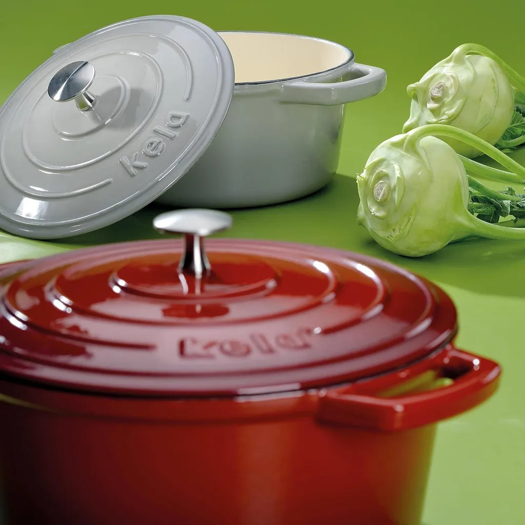 Markenlos Cast iron frying pan with lid - oval, 6L, suitable for induction hobs - high-quality heat insulation