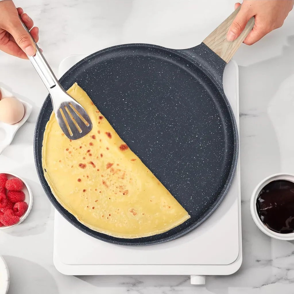 Markenlos Induction crepe pan, 24 cm pan for pancakes with batter spreader, pan with real stone particles, non-stick coating, wooden handle, for all hobs