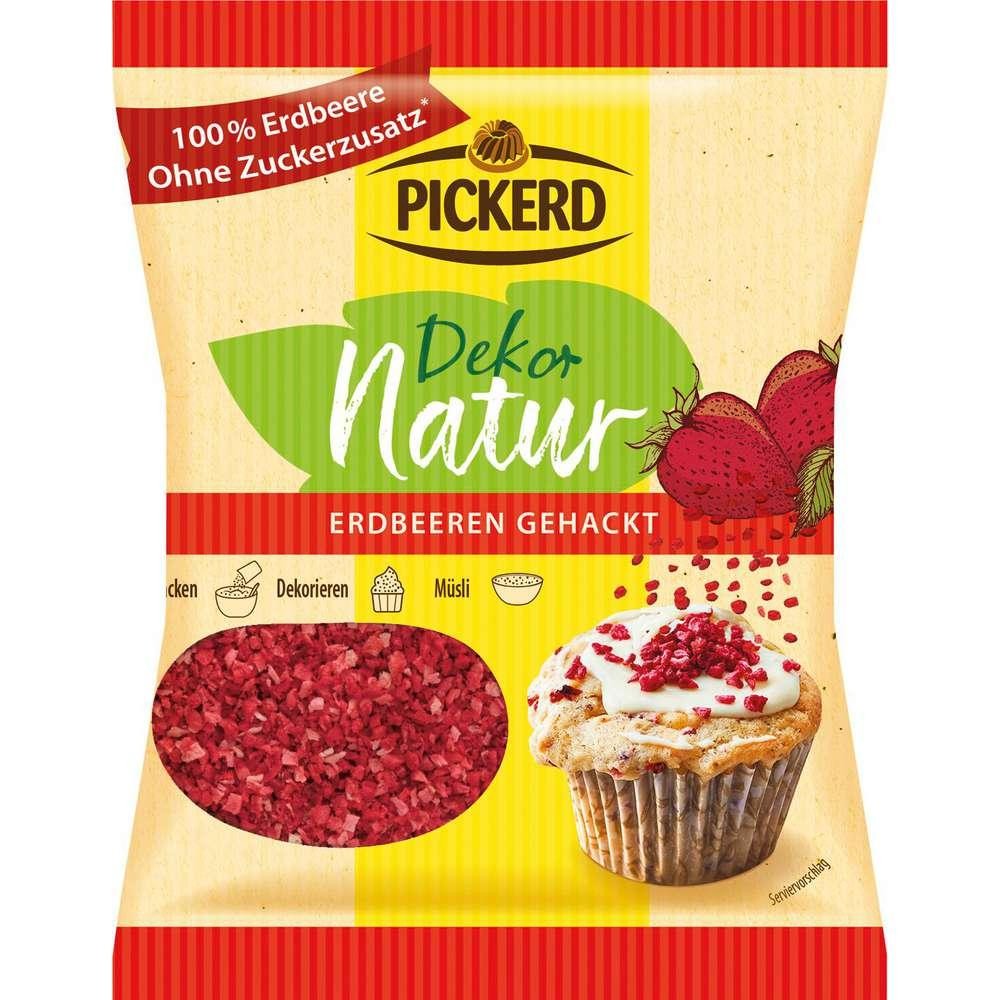 Pickerd Cake decoration natural strawberries chopped