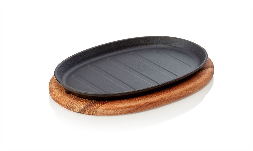 LAVA enamelled frying and serving pan 28 x 18 x 2 cm with wooden trivet