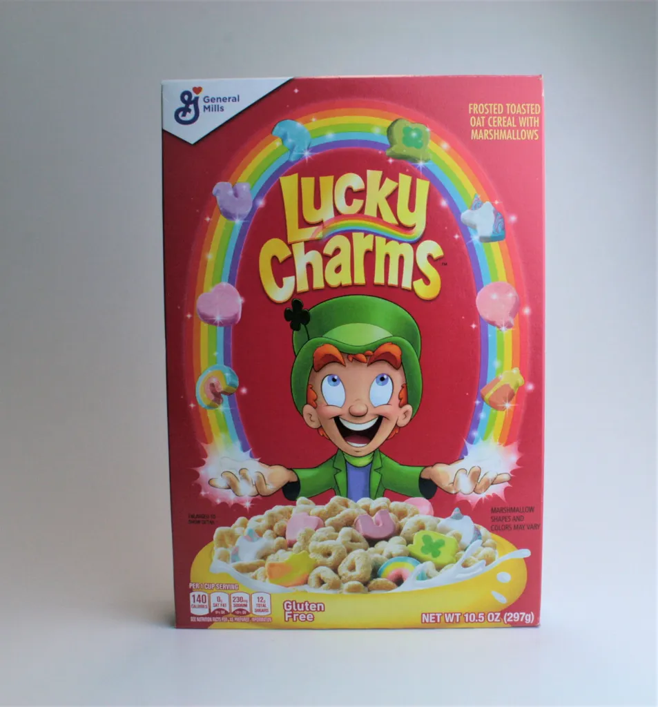 THE GENERAL MILLS FOOD COMPANY Lucky Charms - cereal with marshmallows 297g (best before March 22, 2025)