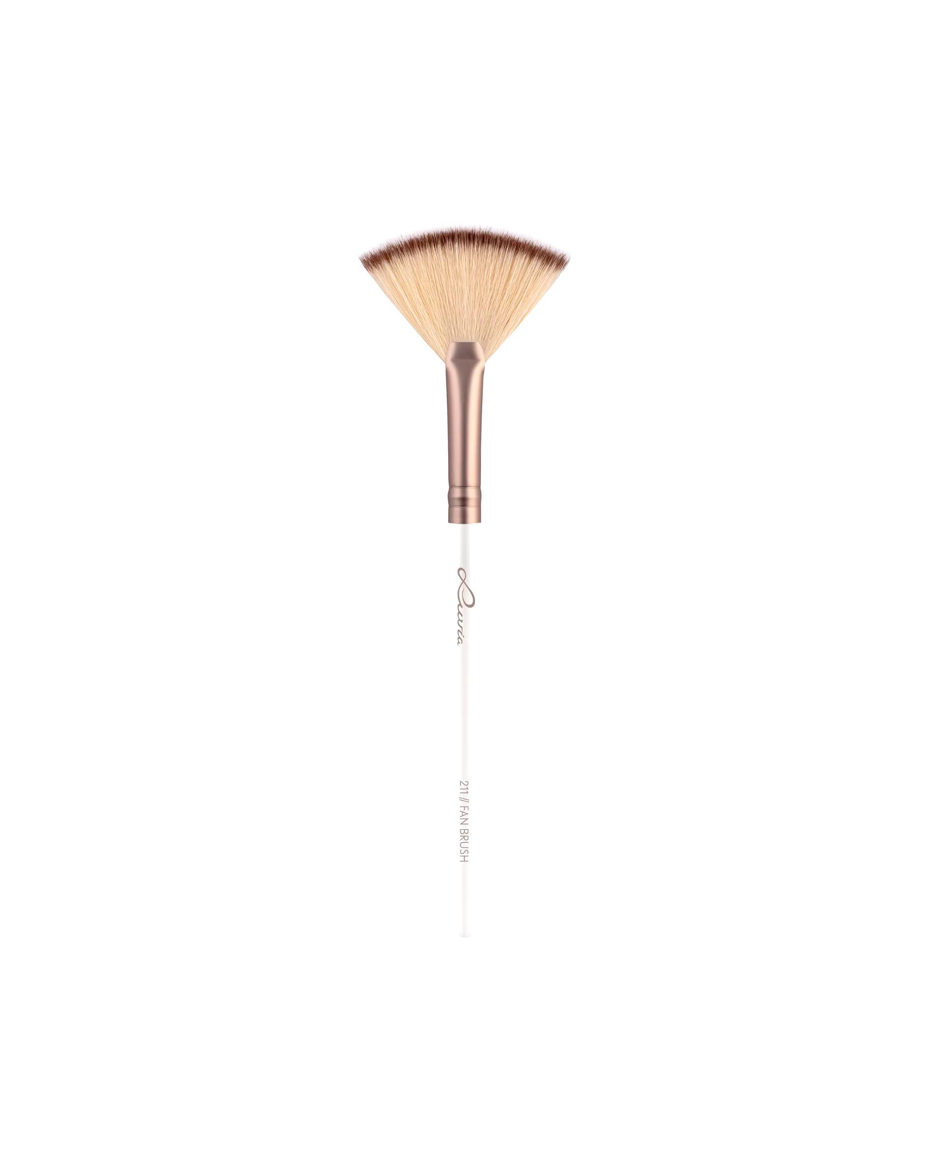 Luvia powder brush 211 // Fan Brush - Prime Vegan Elegance