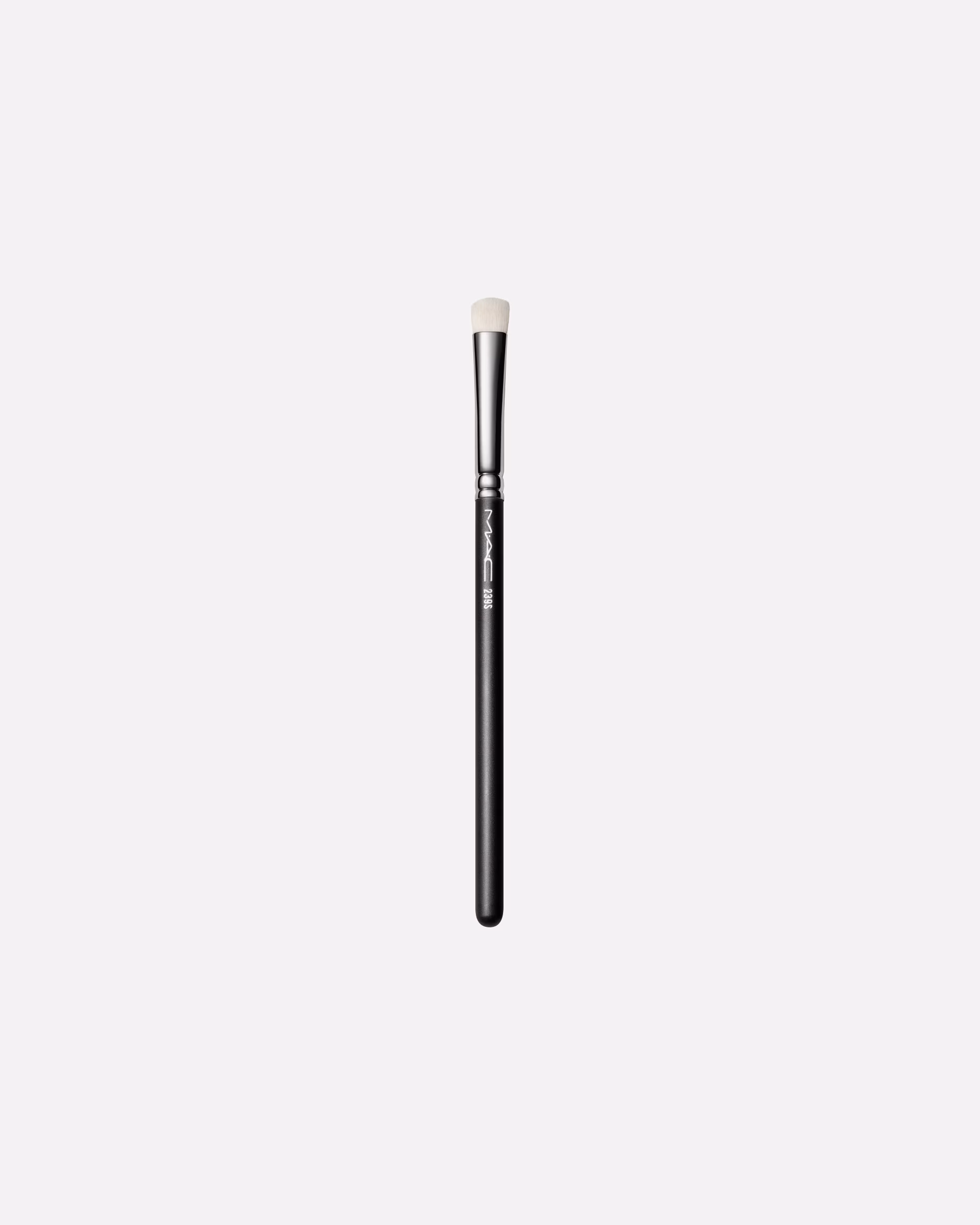MAC eyeshadow brush 239S Eye Shading