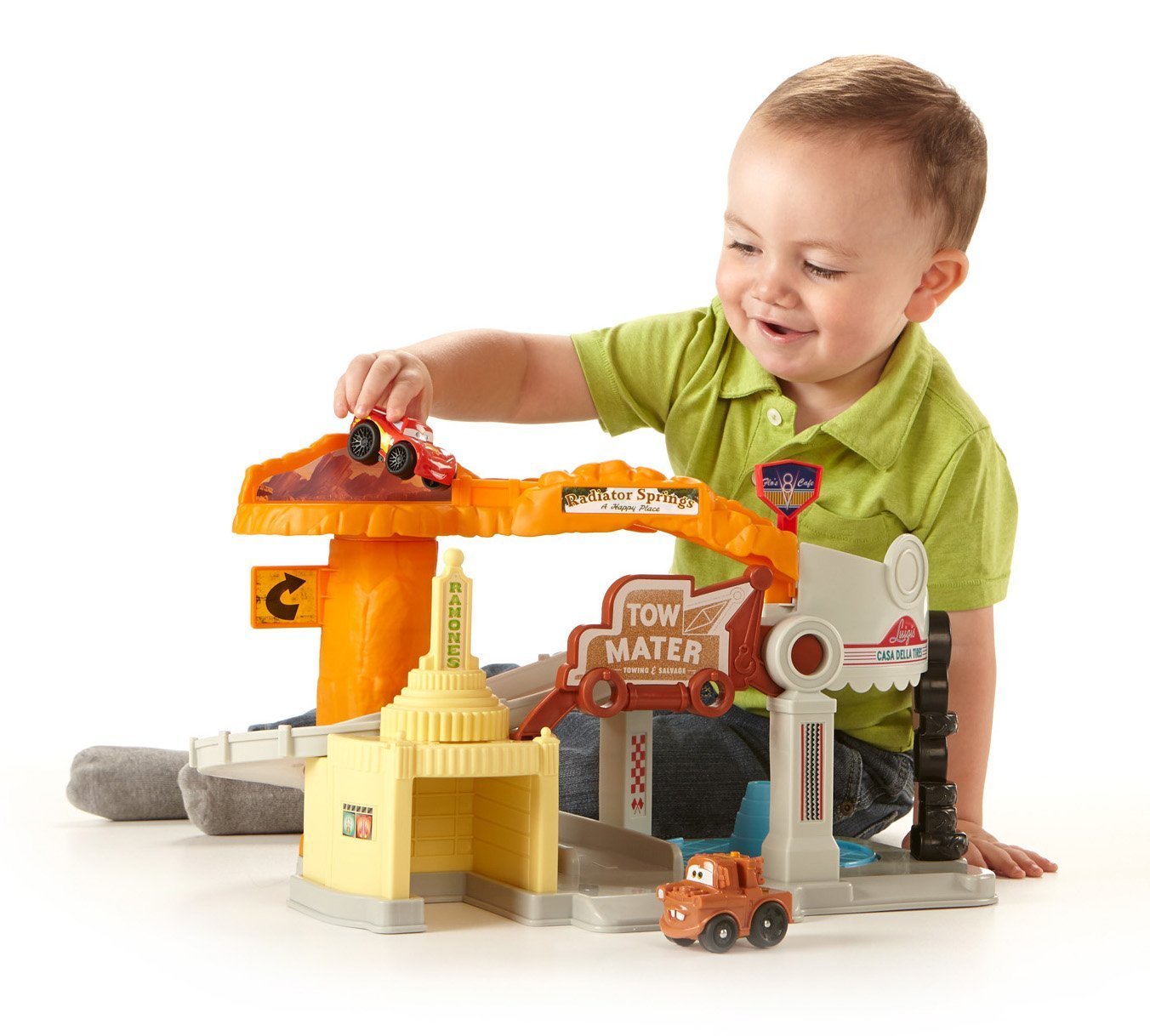 Mattel Y9856 Fisher Price Wheelies Disney Cars Radiator Springs Playset