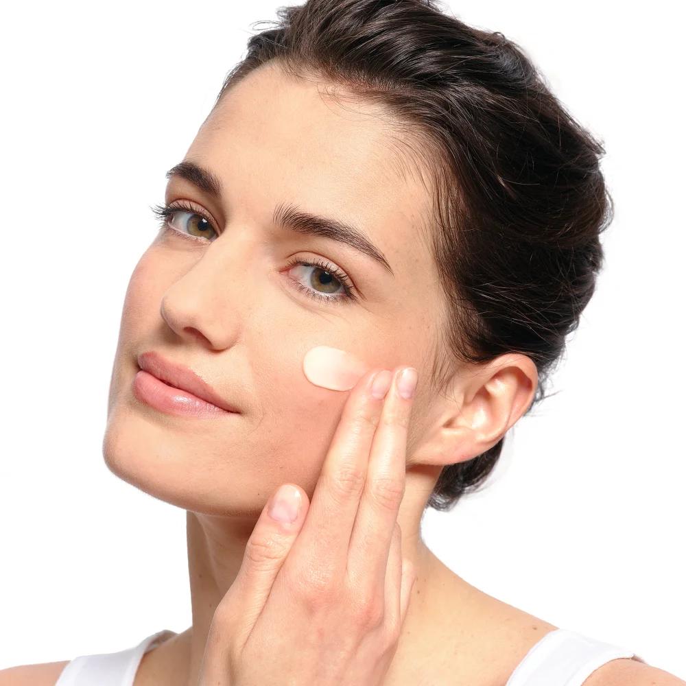 MIXA Niacinamide Glow brightening cream with moisturizing effect