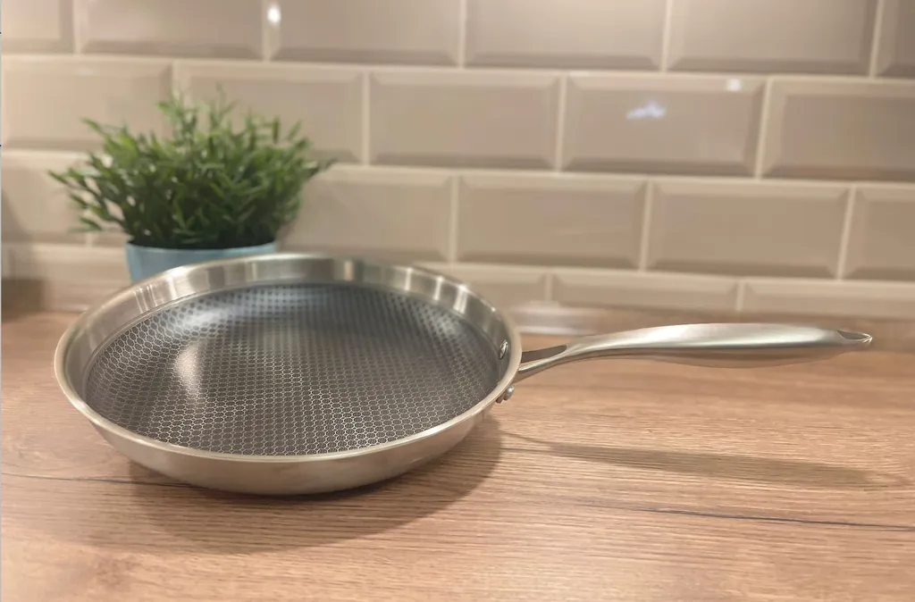 New GSW stainless steel frying pan, induction compatible, tri-ply, commercial style, Ø 28 cm, silver, Inoxxa Black