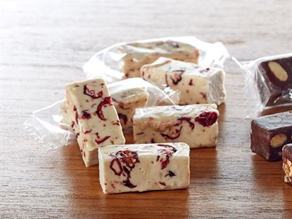 Dethlefsen & Balk Nougat with Cranberries white, individually wrapped 1 kg, loose