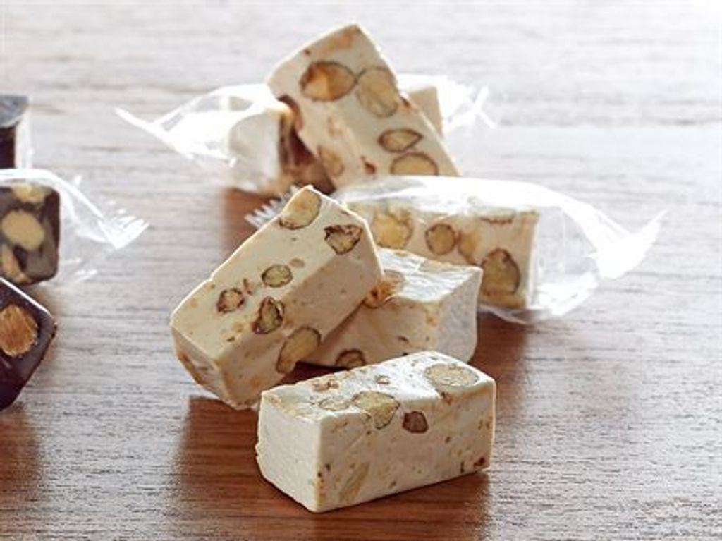 Dethlefsen & Balk Nougat Montelimar style white, individually wrapped 1 kg, loose