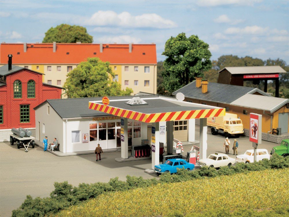Auhagen Petrol Station