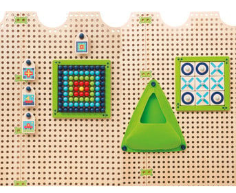 PLUG it “Tic-Tac-Toe and Peg Game Set”
