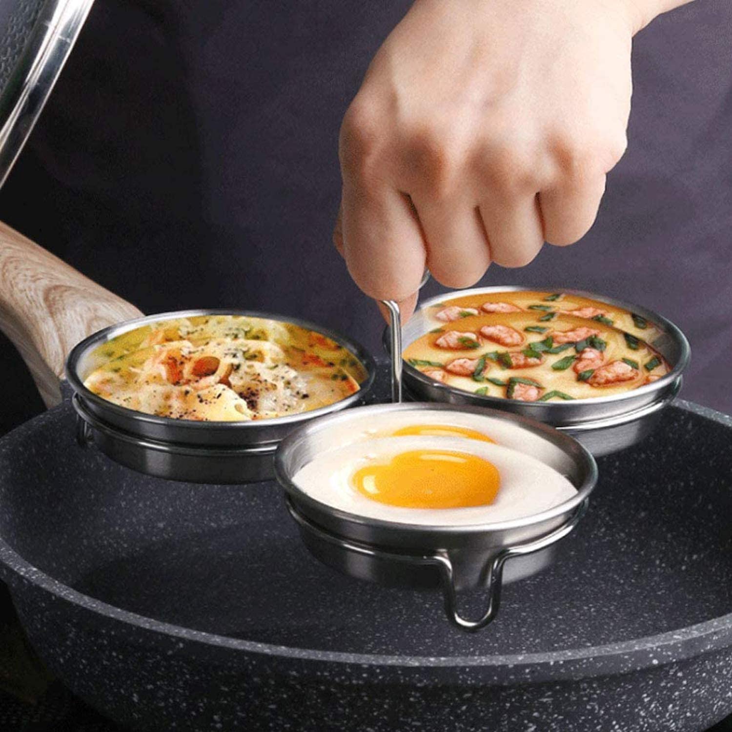 ZONSUSE Egg Cooker, Egg Poacher Made of Stainless Steel, Non-Stick Poached Egg Cooker with Oil Brush, Metal Kitchen Cooking Tool for Hard Boiled Eggs, Breakfast, Sandwich (Heart Shape)