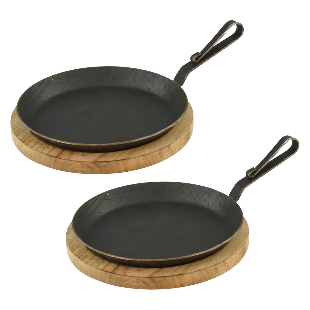 GVKECO Serving pan made of wrought iron with curved hook handle Ø 28 cm, 2 pieces including board