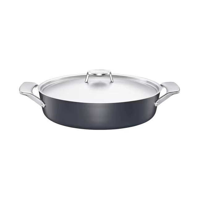 Fiskars Taiten roasting pan with lid