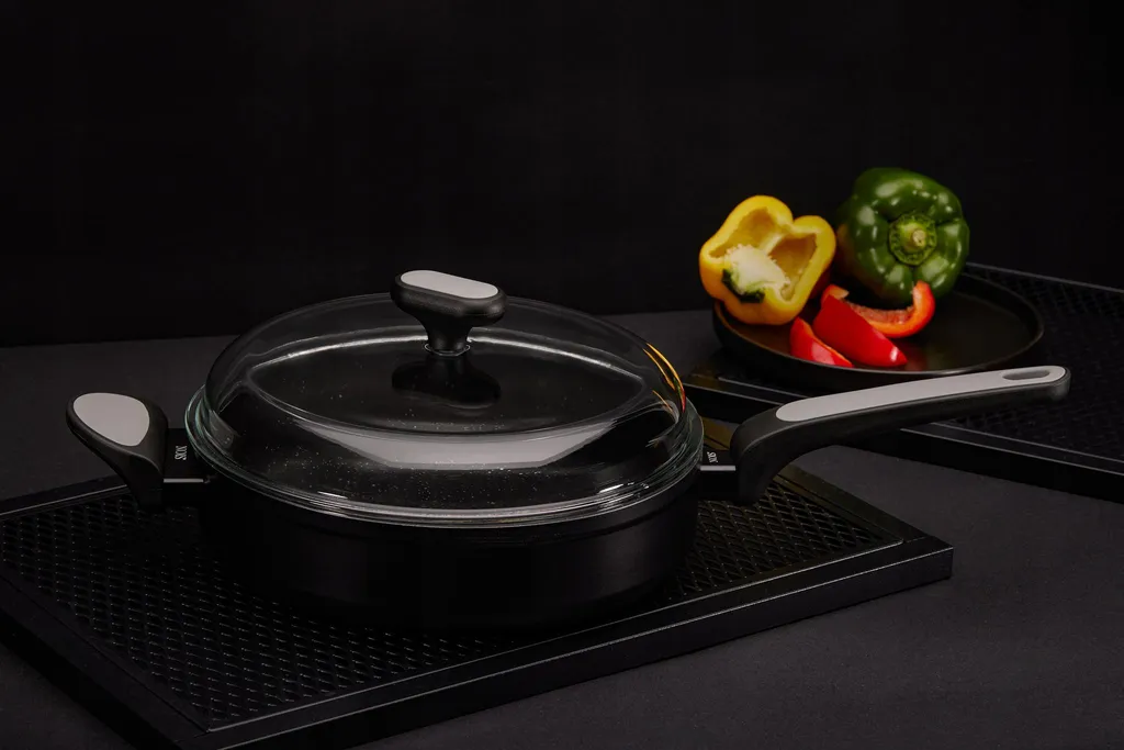Traditional frying pan with lid Salto Silver 28 cm with non-stick coating NOIS