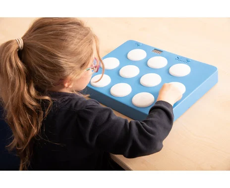 Portable reaction game