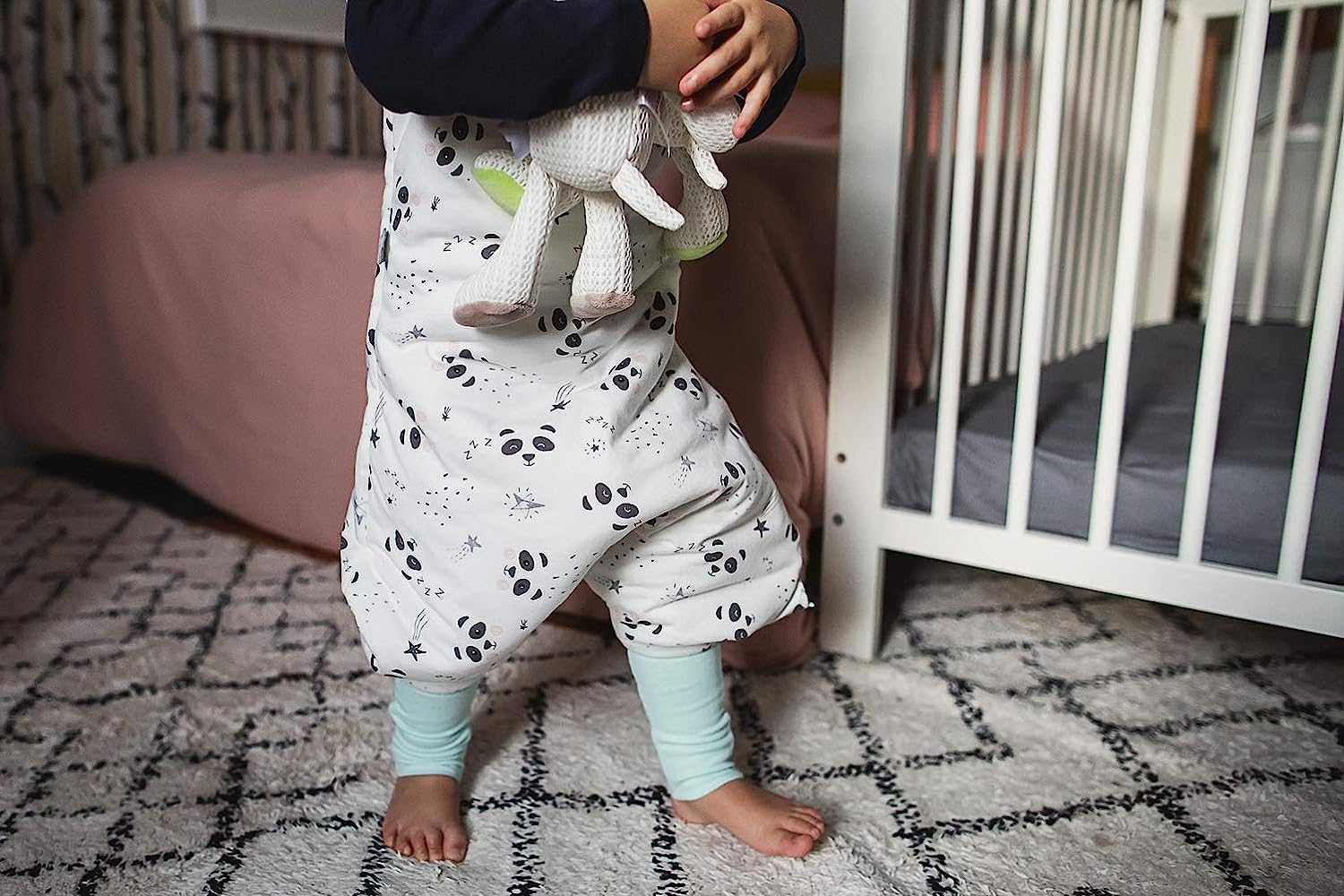 Tommee Tippee Baby Sleeping Bag with Legs, The Original Grobag Steppee, Baby Romper Suit, Soft Cotton-Rich Fabric, 6-18m, 2.5 Tog, Little Pip