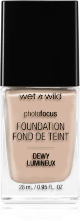 Wet n Wild Photo Focus light moisturizing make-up to rejuvenate facial skin Farbton Classic Beige 28 ml