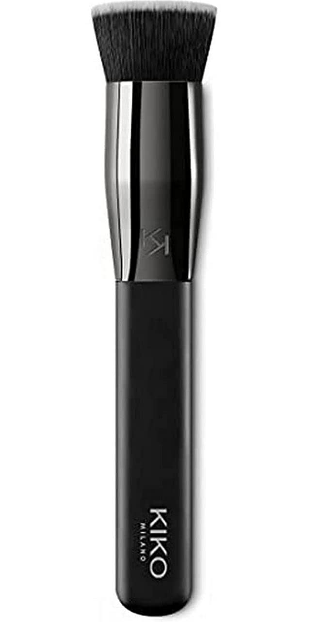 KIKO Milano Face 05 Round Foundation Brush, Flat Cut Brush with Synthetic Fibers for Liquid Products or Mousse